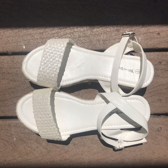 Sandals for summertime - Picture 2 of 5